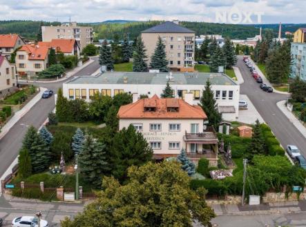 Prodej - komerční objekt, administrativní budova, 1 387 m²