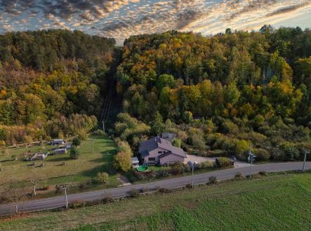 Airfoto pohled na dům podzimní | Prodej - dům/vila, 550 m²