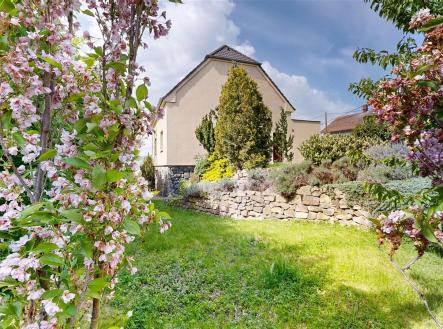 Pohled na východní část domu | Prodej - dům/vila, 169 m²