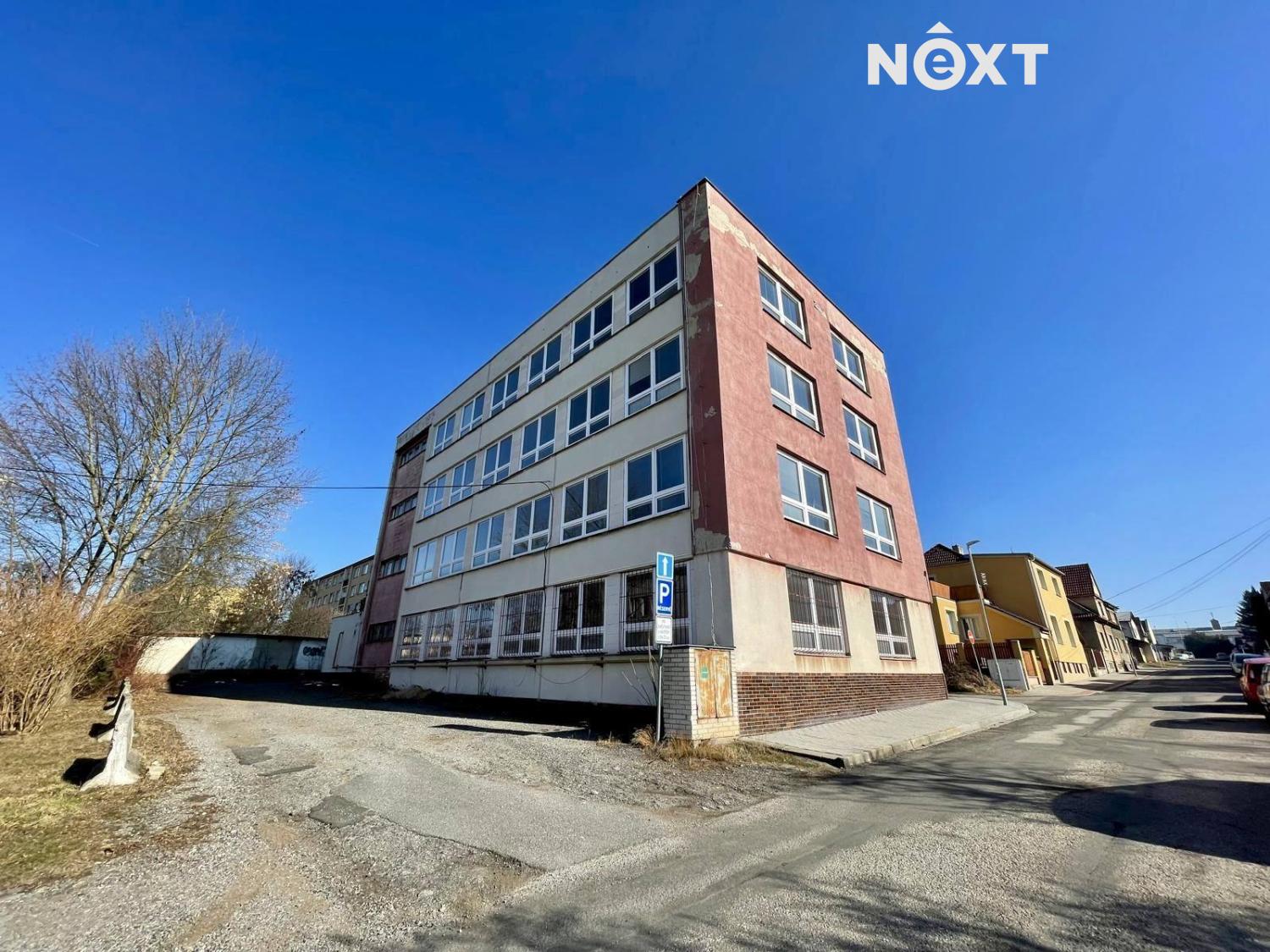 Pronájem komerční Kanceláře, 700㎡