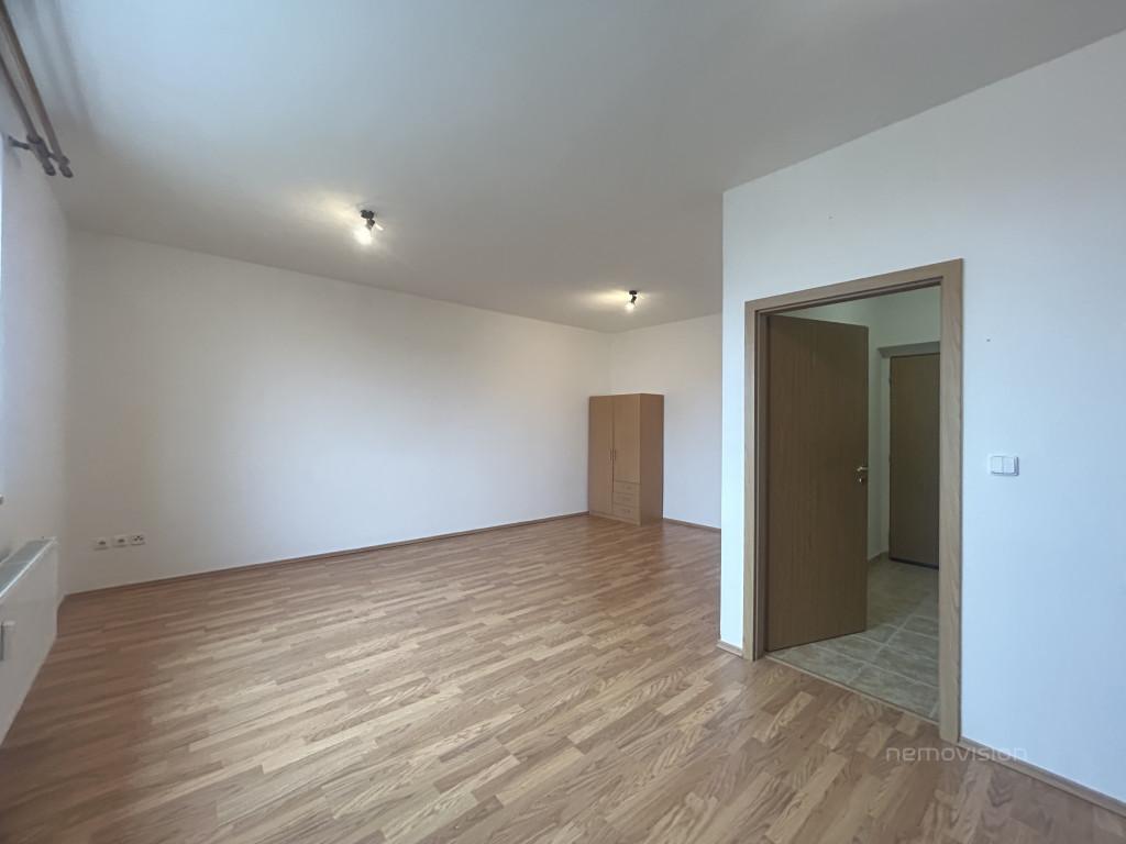 Pronájem bytu,  1+kk, 38 m²