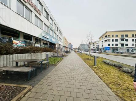 Pronájem - obchodní prostor