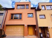 Pronájem - dům/vila, 244 m²