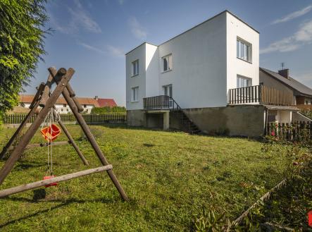 dům západní a jižní strana se zahradou | Prodej - dům/vila, 279 m²