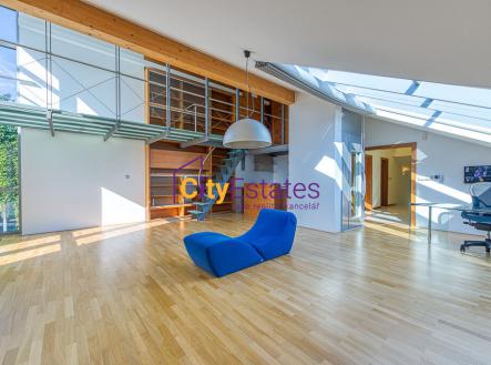 Prodej - dům/vila, 980 m²