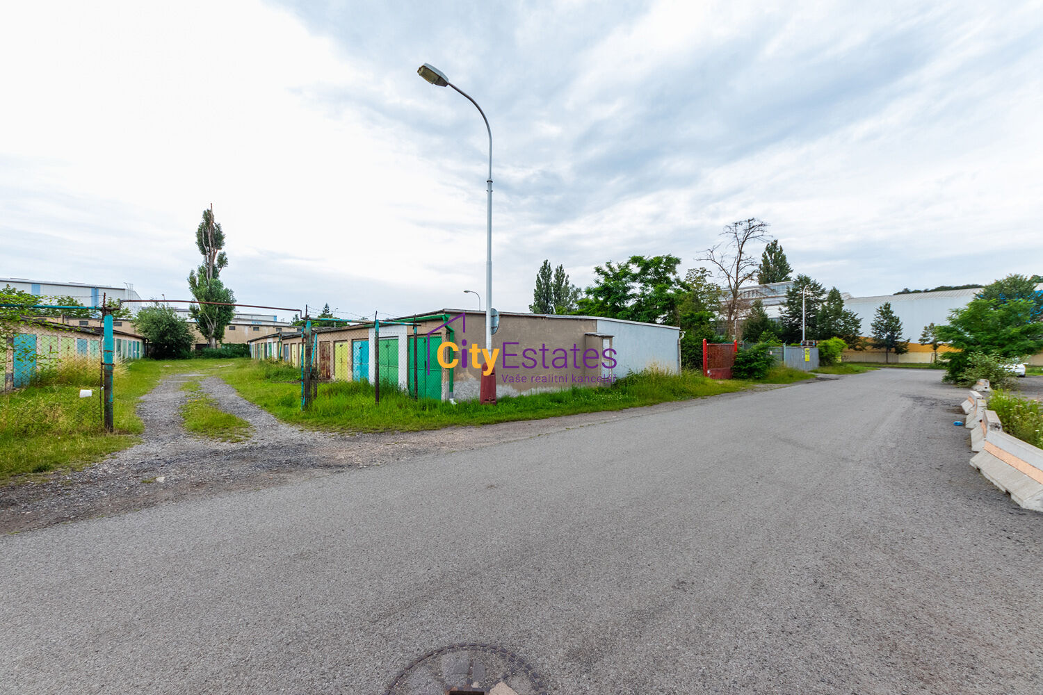 Zděná garáž v Mladé boleslavi Čejeticích na vlastním pozemku