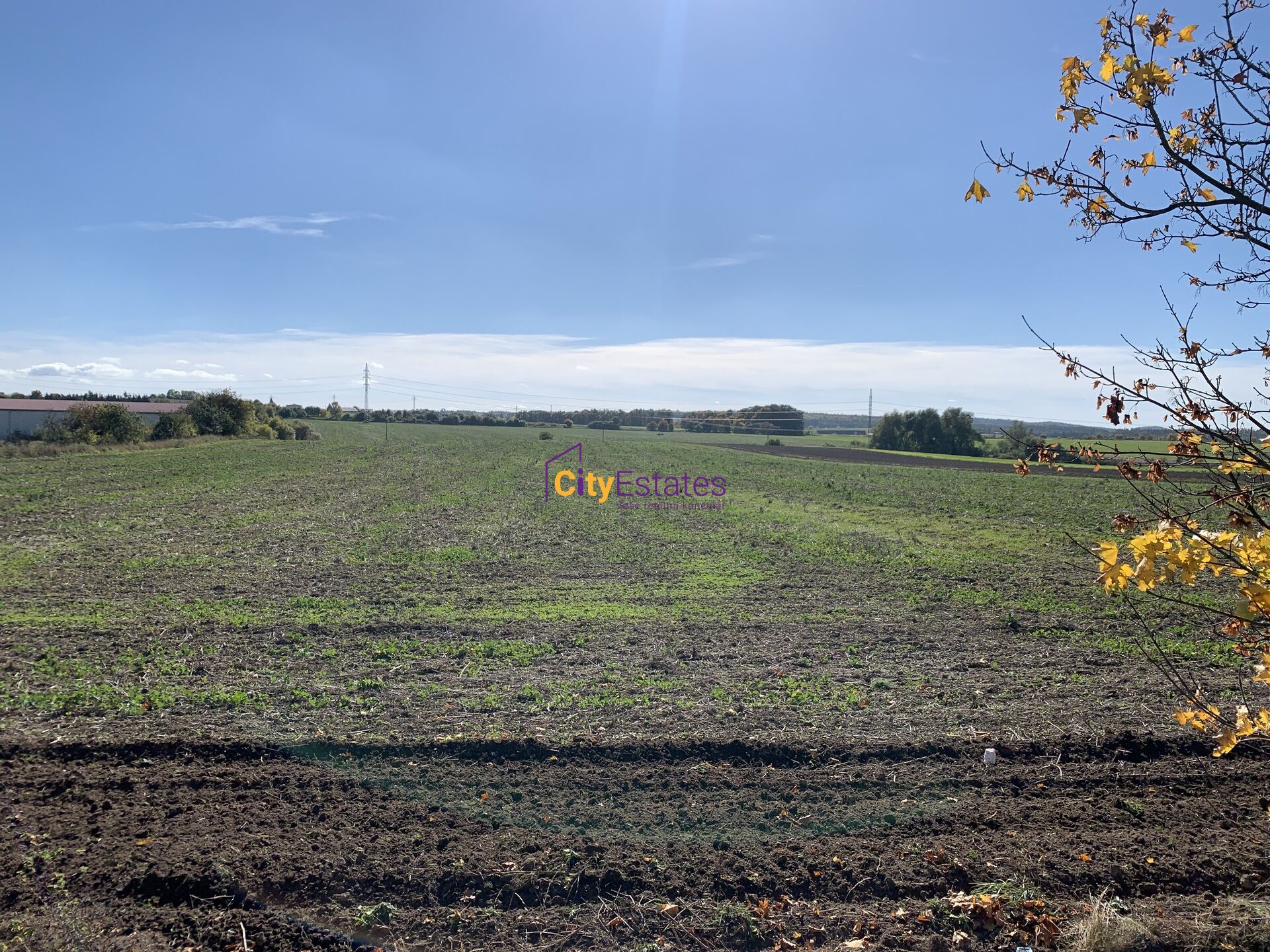 Prodej rovinatého pozemku v sousedství Červeného Újezdu, pole o výměře 22522 m2 , Unhošť