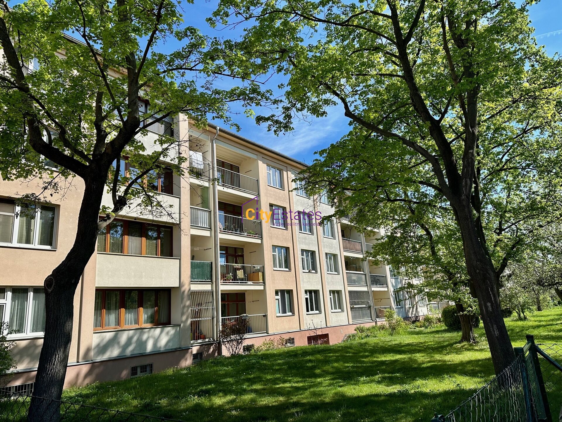 112 m2 velký byt 4+1, dvě lodžie, v ulici Dětská blízko metra Strašnická