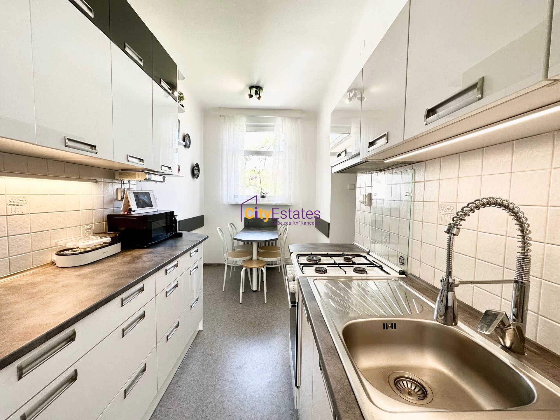 112 m2 velký byt 4+1, dvě lodžie, v ulici Dětská blízko metra Strašnická