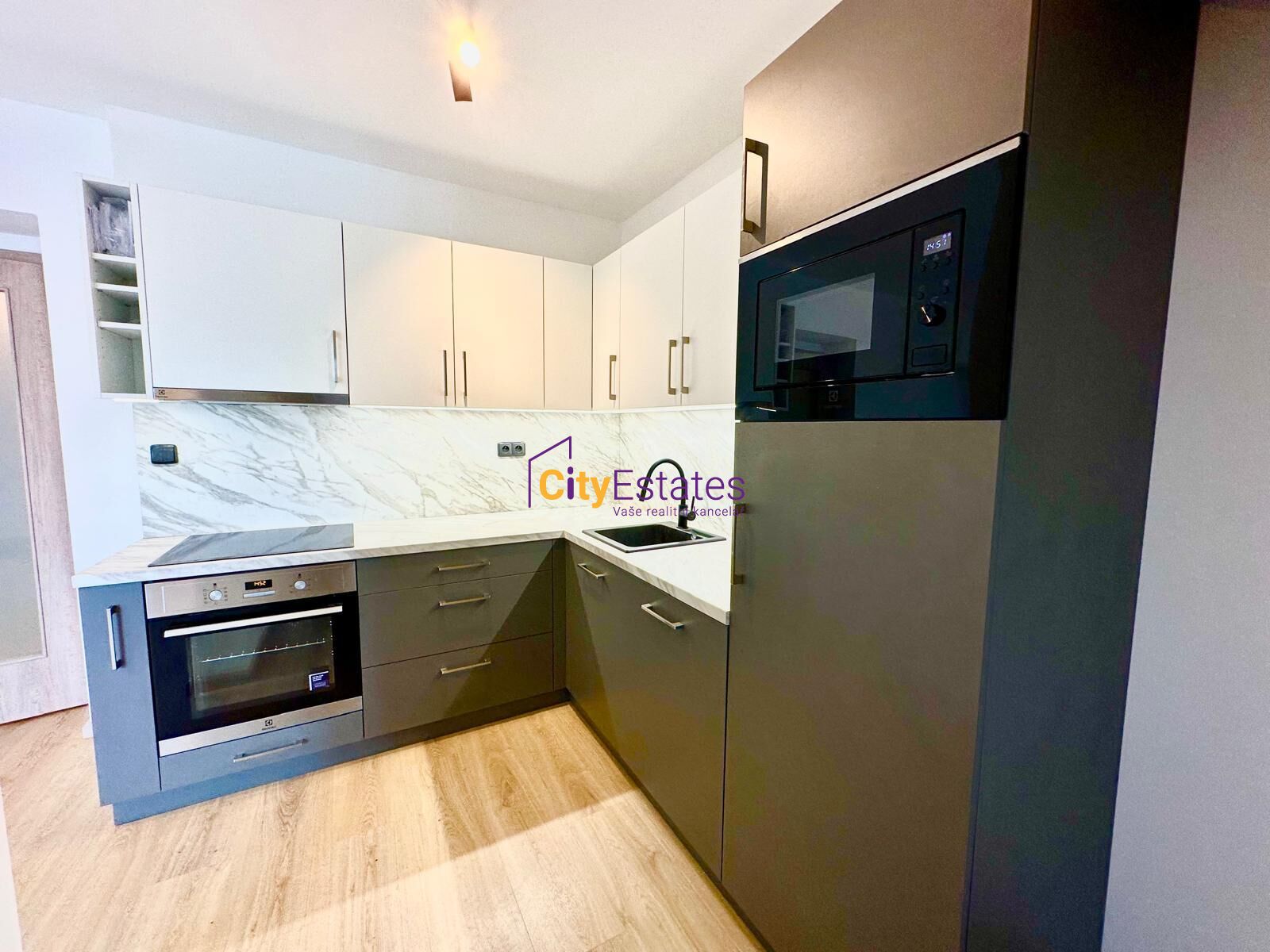 Nový moderní byt 2+kk v cihlovém domě