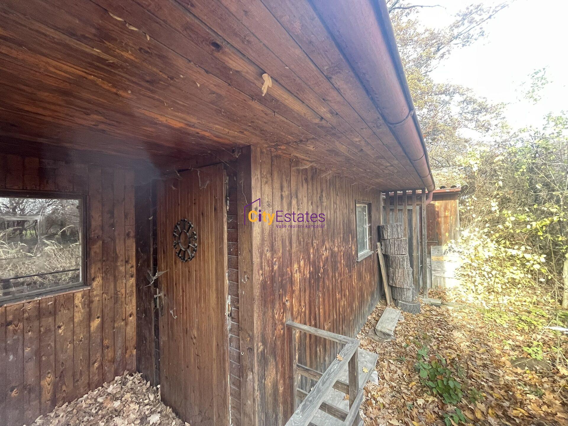 Dvě parcely vedle sebe o velikosti 1643 m2 kousek za Prahou u obce Popovičky