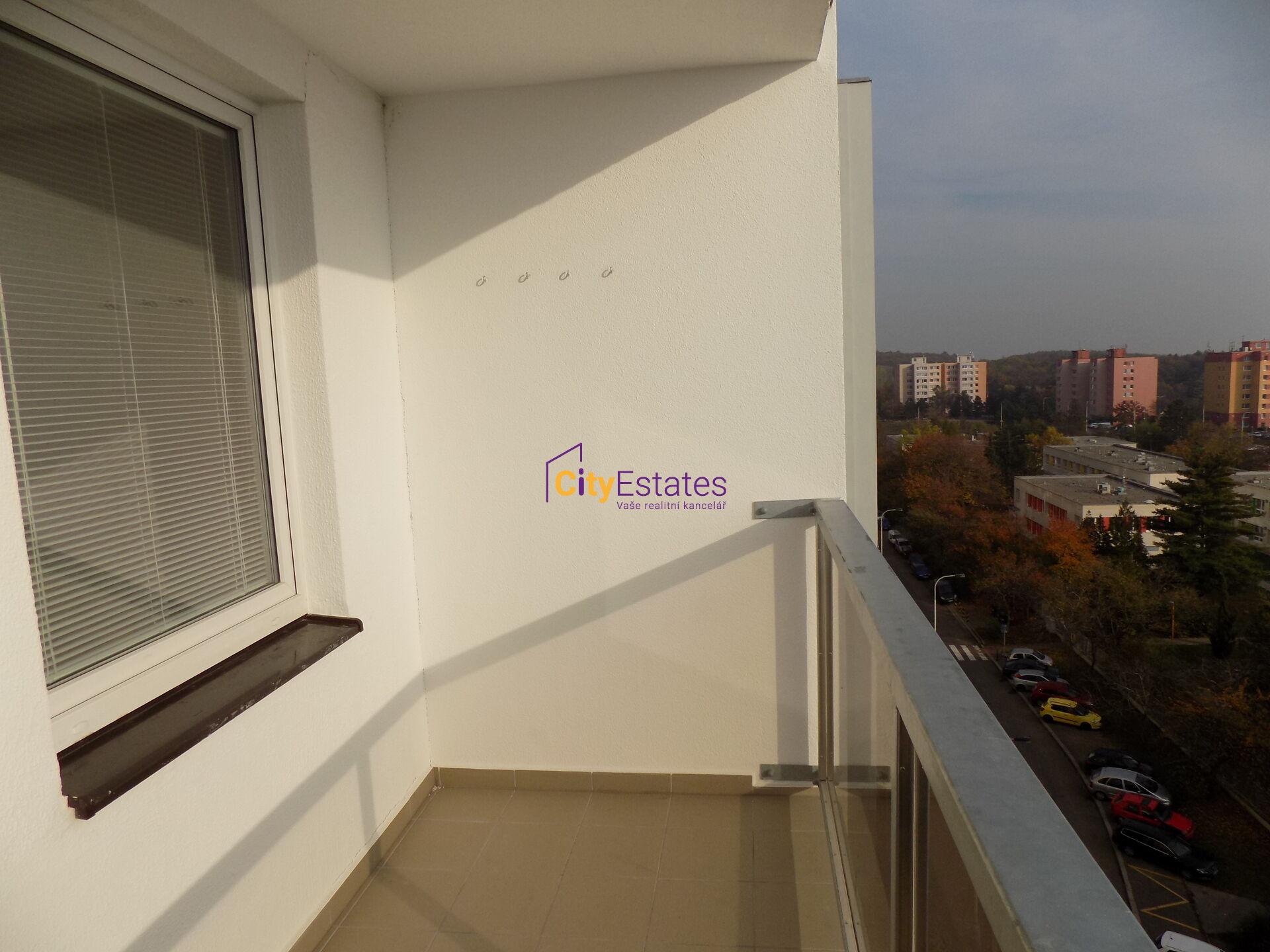 Slunný byt 1+1 s lodžií v Praze 8 k pronájmu