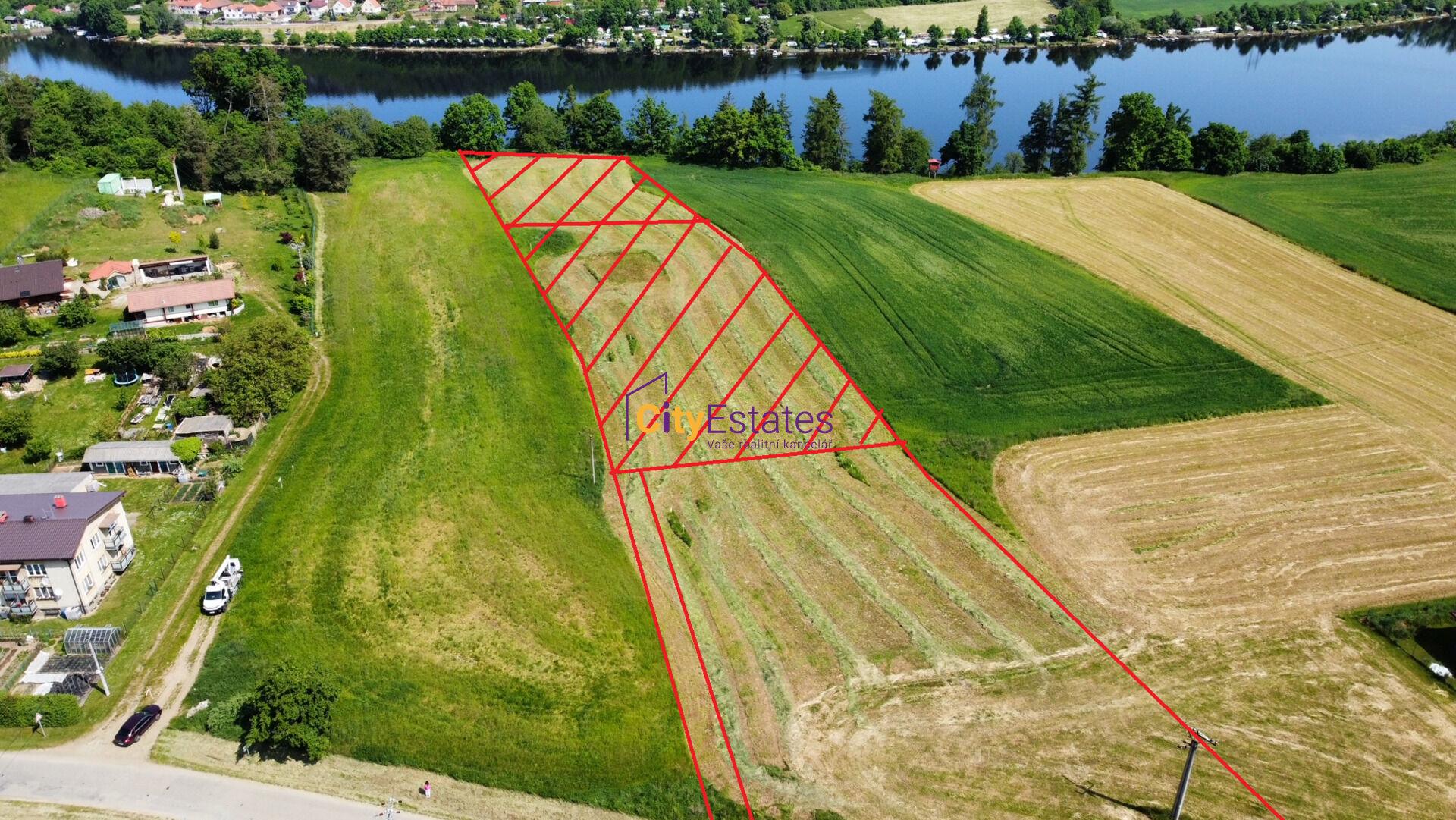 Stavební pozemek blízko Slapské nádrže, plocha 4428 m2, obec Zvírotice