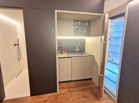 Prodej - kanceláře, 85 m²