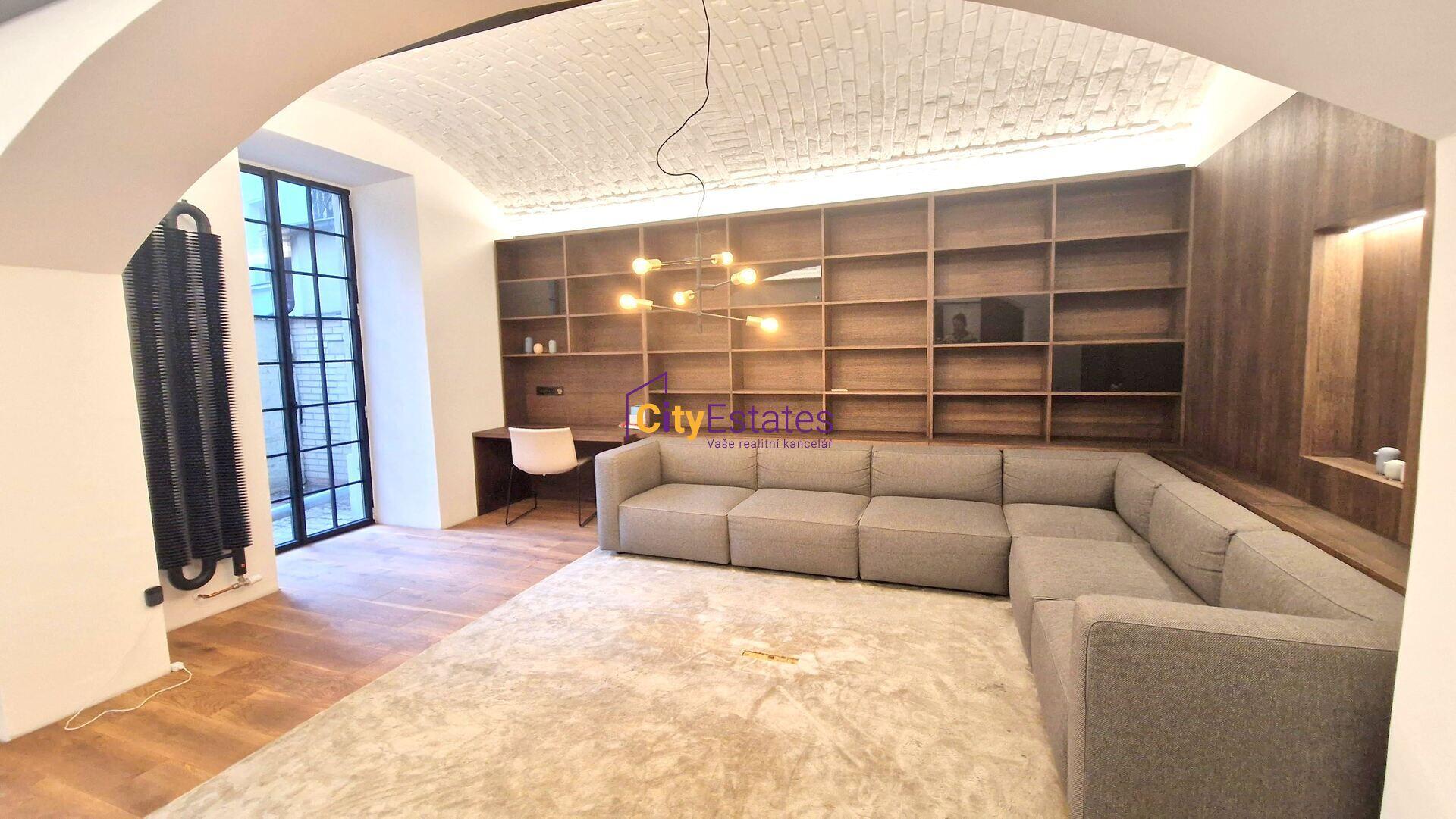 Prodej přízemního prostoru s dvorkem Janáčkovo nábřeží