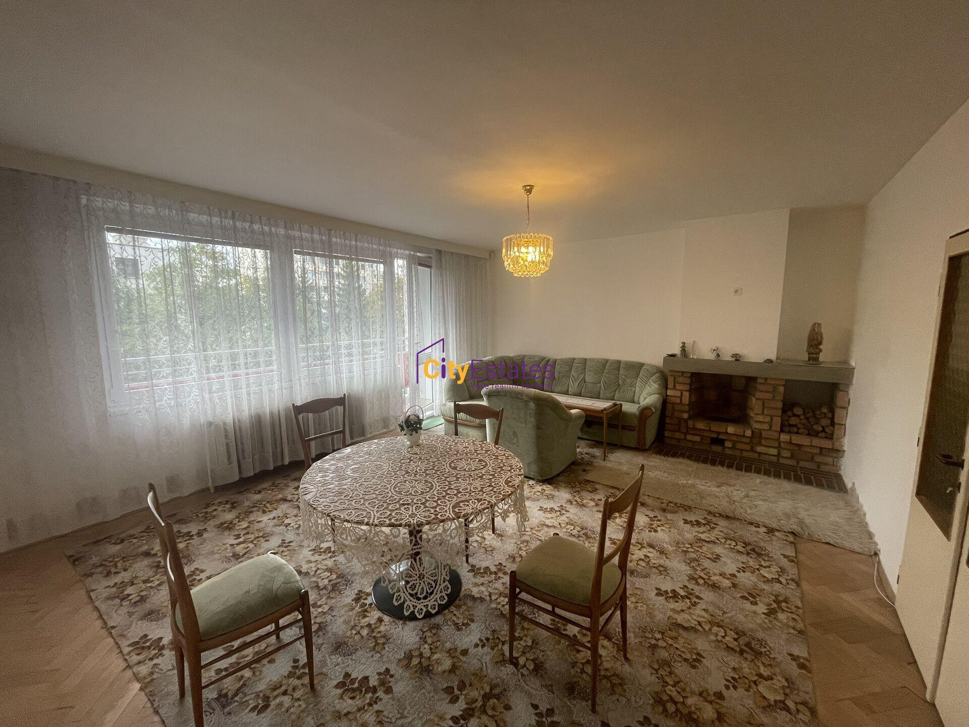 K pronájmu velký byt 3+1 s lodžií, sklepem a garáží