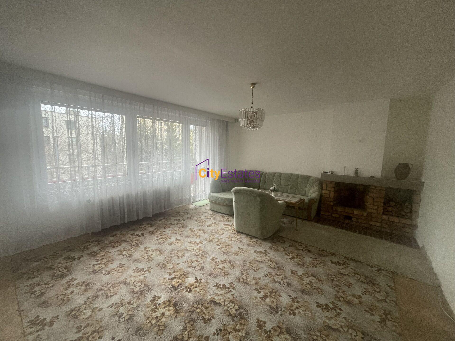 K pronájmu velký byt 3+1 s lodžií, sklepem a garáží