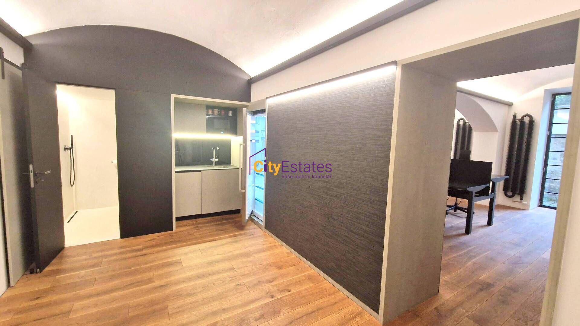 Prodej přízemního prostoru s dvorkem Janáčkovo nábřeží