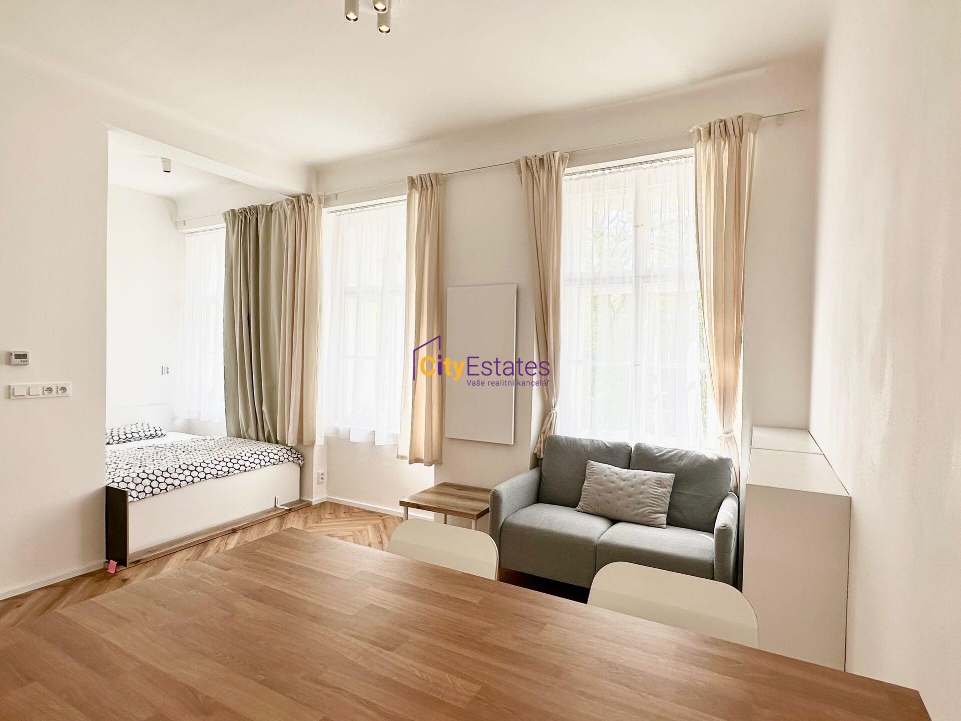 Vybavený, klidný a světlý byt 1+kk blízko centra