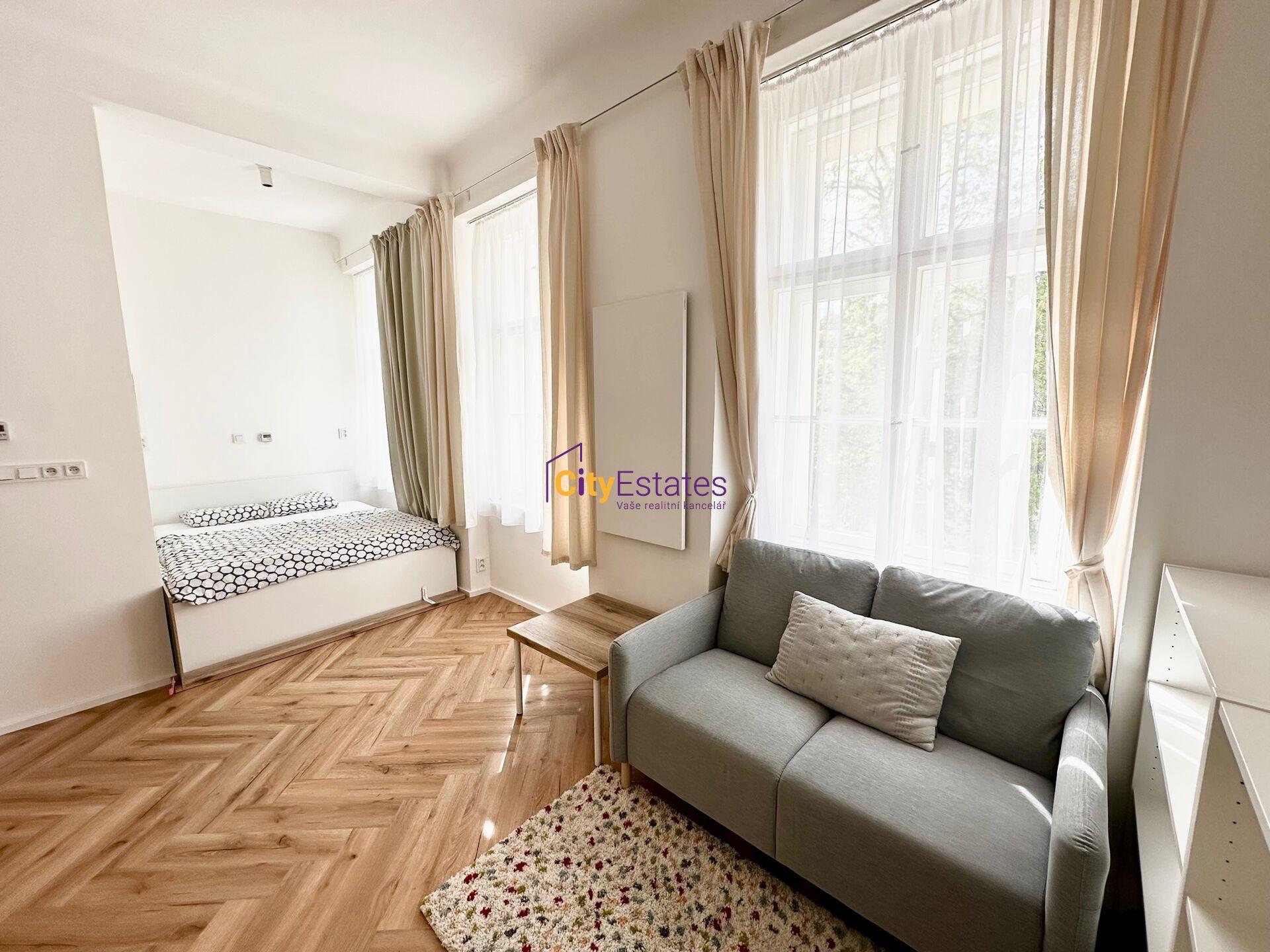 Vybavený, klidný a světlý byt 1+kk blízko centra