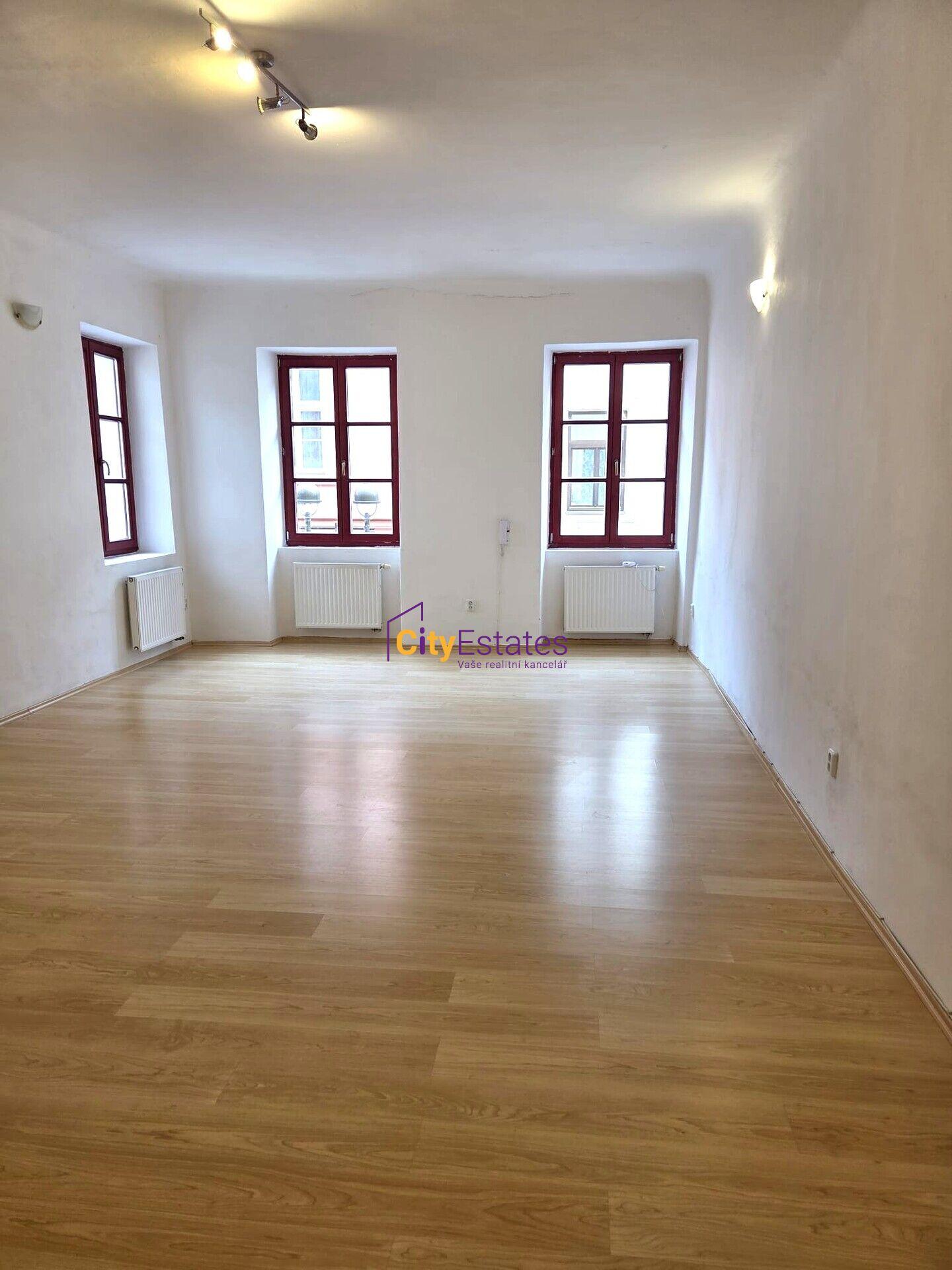 Pronájem nezařízeného bytu v centru Českých Budějovic
