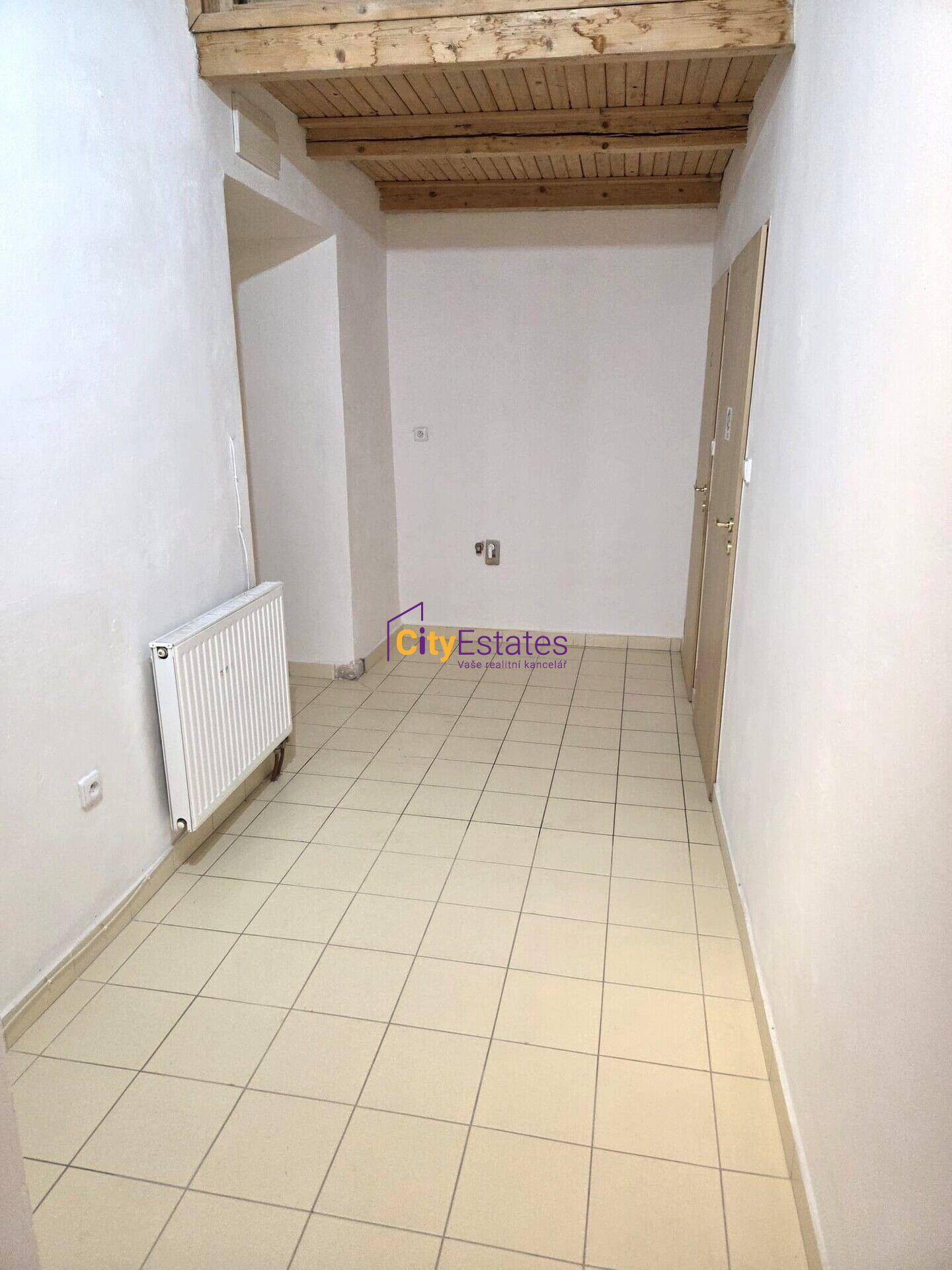 Pronájem nezařízeného bytu v centru Českých Budějovic
