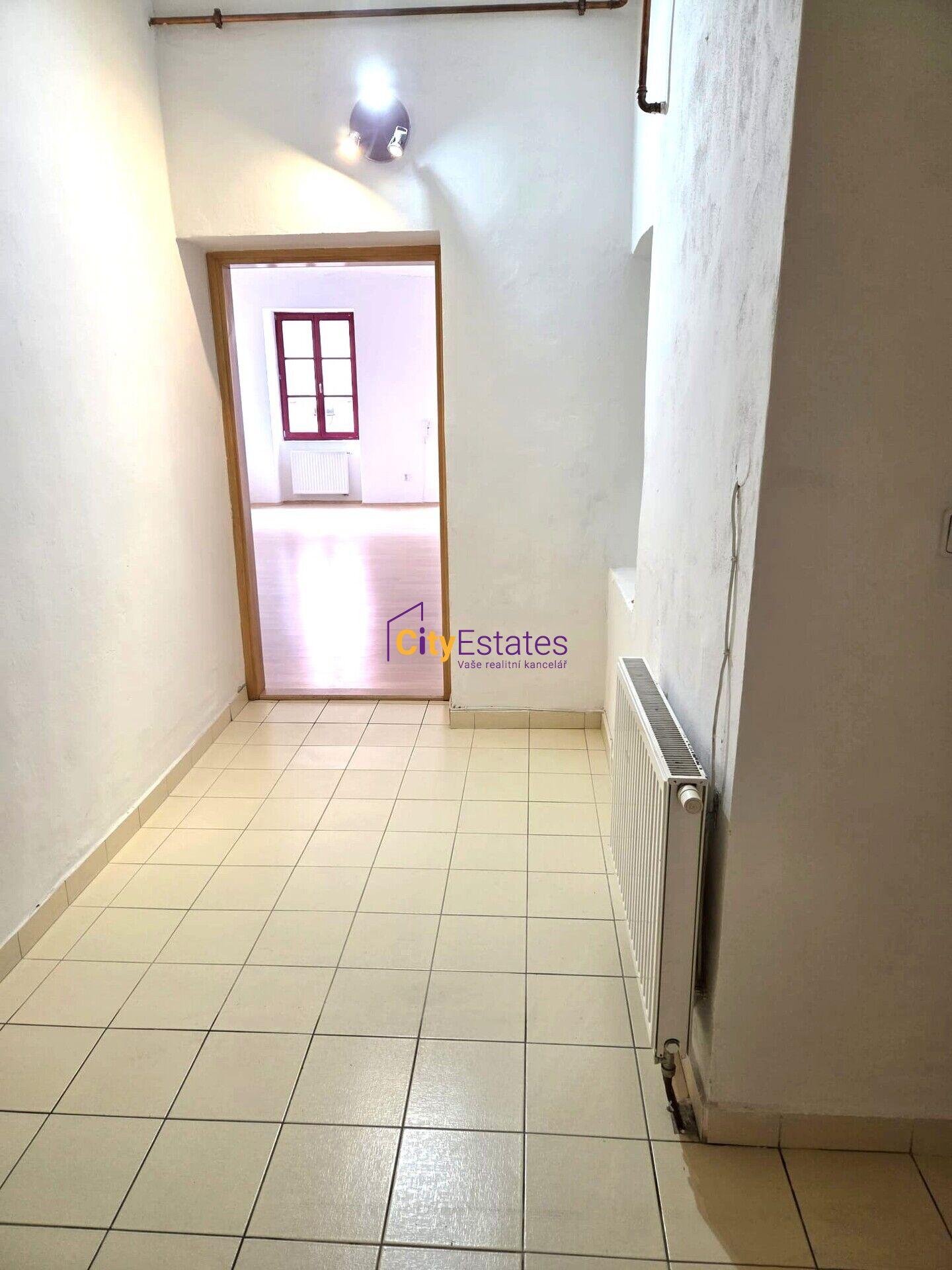Pronájem nezařízeného bytu v centru Českých Budějovic