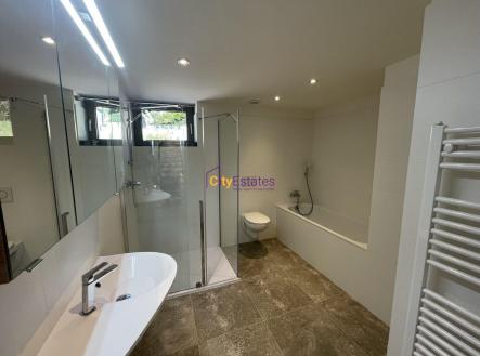 koupelna v 1. patře | Pronájem - dům/vila, 122 m²
