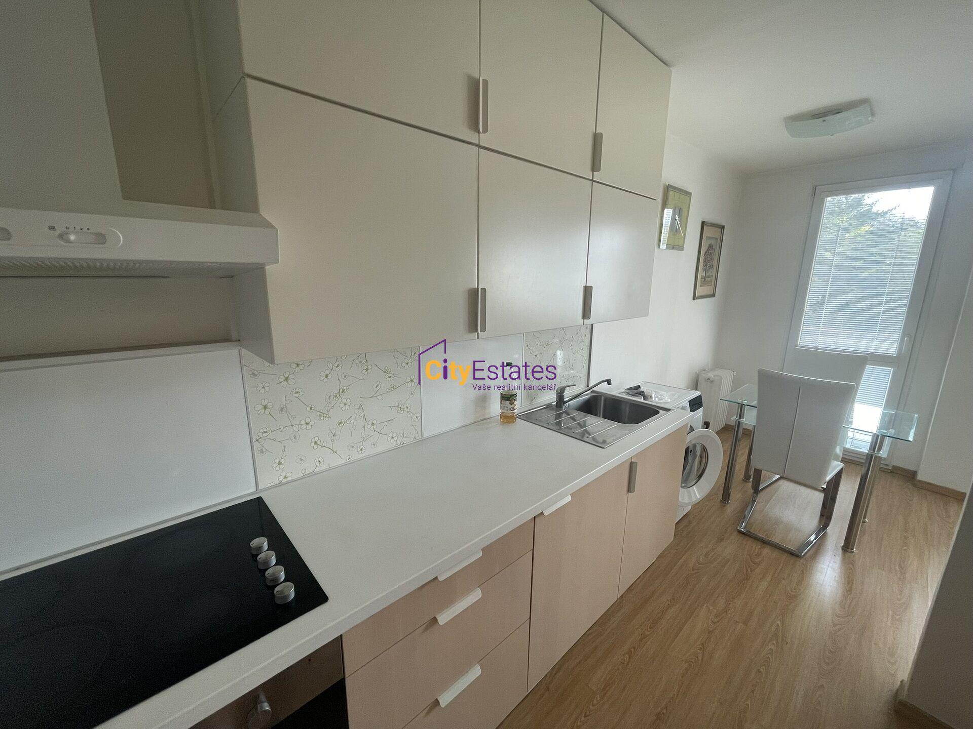 Světlé 3+1 se dvěma lodžiemi v Praze 5 Košířích k pronájmu