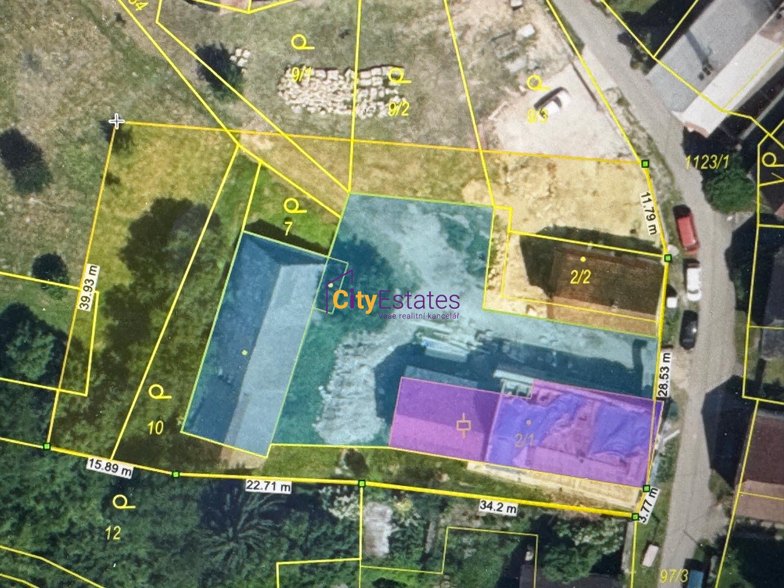 Historický statek z roku 1854 na Kokořínsku, 65 km od Prahy, možnost využití pastvin 12000 m2