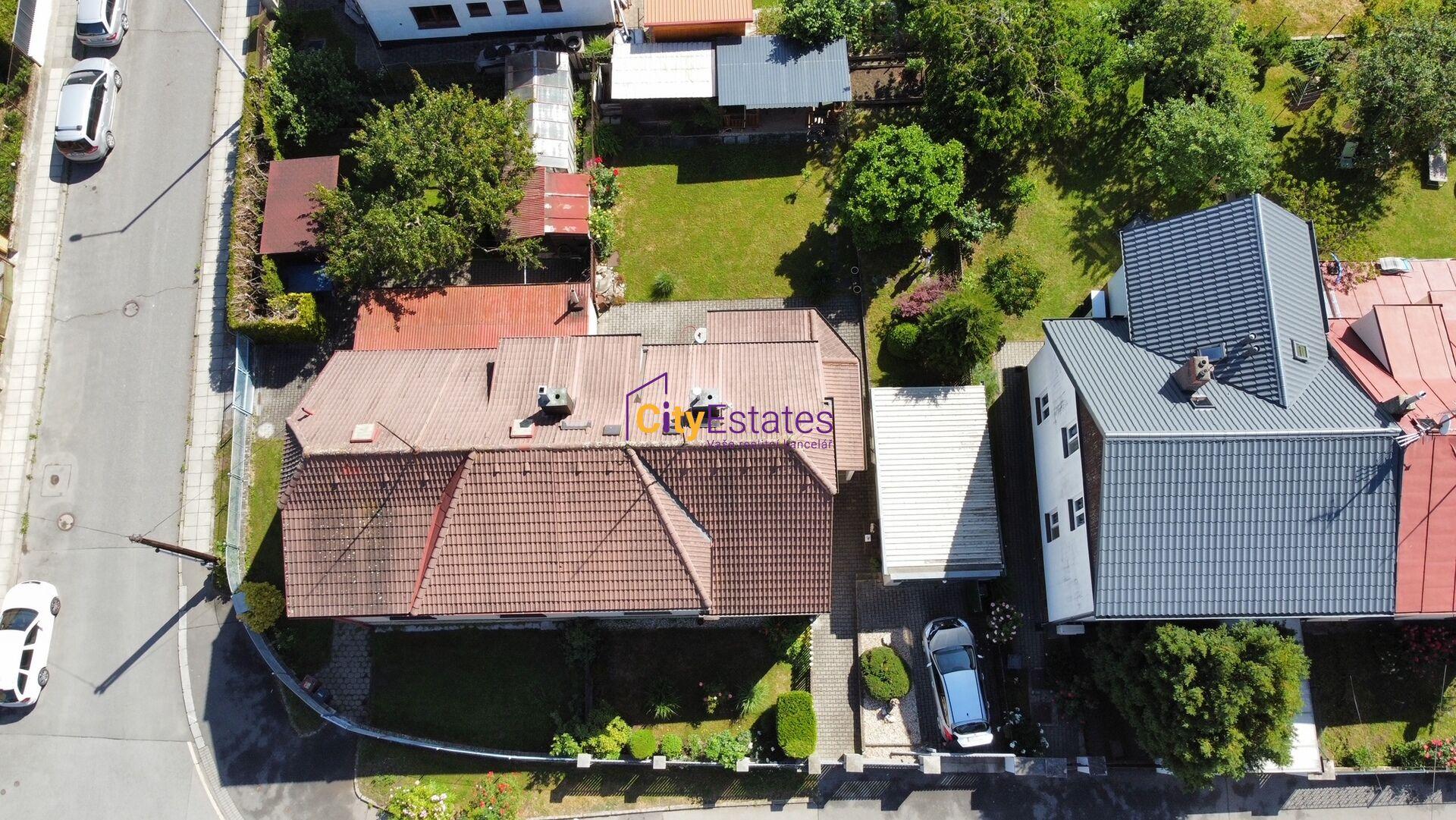 Dvougenerační dům se zázemím a zahradou, Benkova ulice, Praha 4 - Chodov
