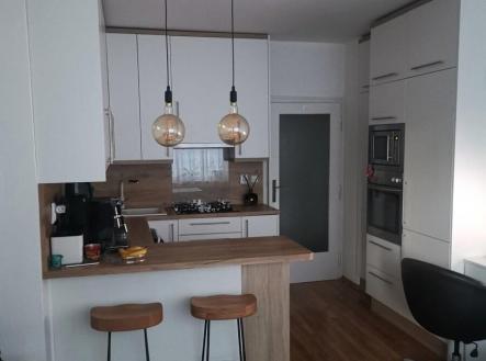 _uJ2-dCAcnk.jpg | Pronájem bytu, 2+kk, 48 m²