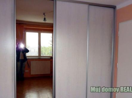 7NeWnVQVlyACasdjw3k05S9aM9E-QSMjr37M9hsbz_tq73HZeKlYWHLU7UcqSFT7-xsSnEvnAIOnF6_Dw9noSQkc.jpg | Pronájem bytu, 2+1, 50 m²