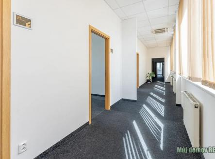 641654618_1662360441601779_336711569153770775_n.jpg | Pronájem - kanceláře, 50 m²