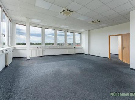 639075737_1662360631601760_3250242213346336903_n.jpg | Pronájem - kanceláře, 50 m²