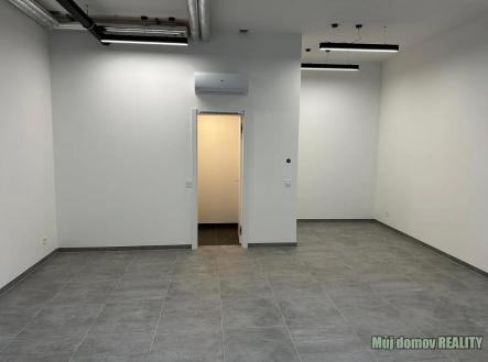 660283920_1691063418731481_7854115353219316355_n.jpg | Pronájem - obchodní prostor, 53 m²