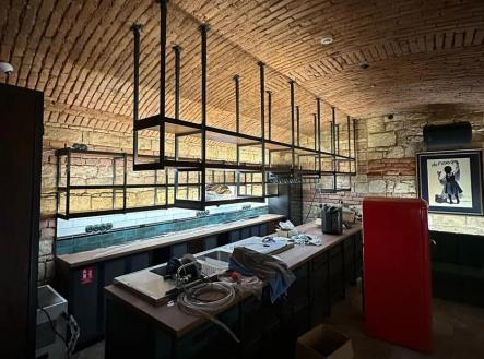 658833252_1691085248729298_3198919531498498630_n.jpg | Pronájem - restaurace, 209 m²