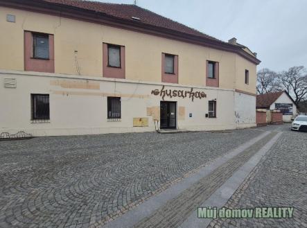 670278568_1699608701210286_2367045600833882510_n.jpg | Pronájem - dům/vila, 1 200 m²