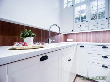 1776710811-xlchmrkmpq-kuchynska-linka.jpg | Pronájem bytu, 2+kk, 56 m²