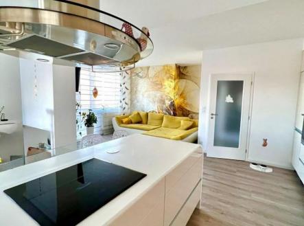 WhatsApp Image 2026-04-22 at 2.jpeg | Pronájem bytu, 4+kk, 137 m²