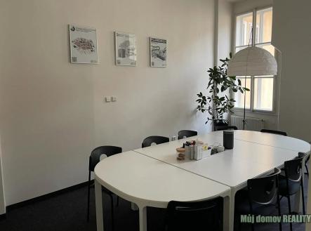 725690078_1755152165655939_120152277675645387_n.jpg | Pronájem - kanceláře, 62 m²