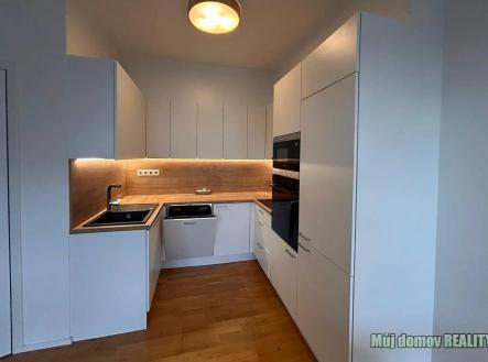 725922003_984993731190344_1501003661924836561_n.jpg | Pronájem bytu, 2+kk, 53 m²