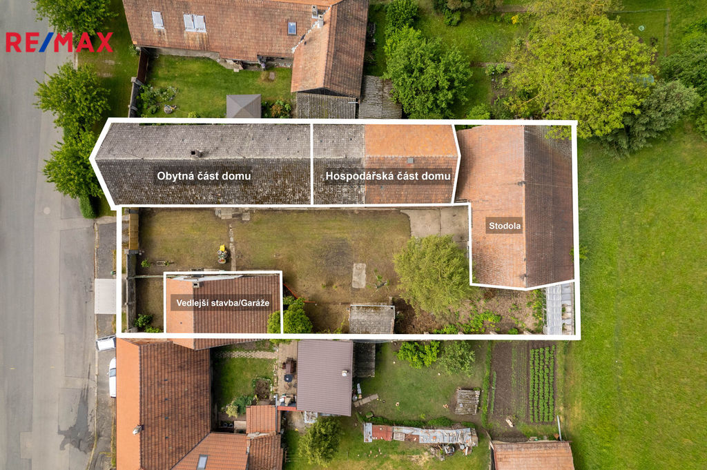 Letecký pohled na dům a pozemek s označením částí