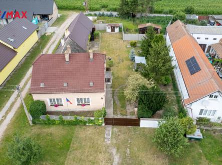 Letecký snímek nemovitosti z jihu | Prodej - dům/vila, 146 m²