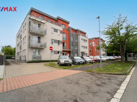 Pohled na bytový dům z Vrchlického ulice | Prodej bytu, 3+1, 84 m²