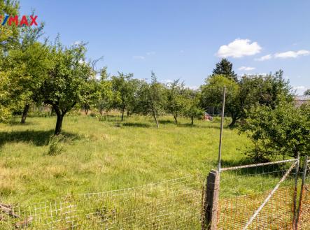 Pohled na nabízený pozemek | Prodej - pozemek pro bydlení, 702 m²