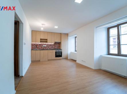 Obývací pokoj s kuchyňským koutem | Pronájem bytu, 2+kk, 37 m²