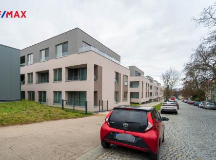 Pohled na bytový dům v ulici 5.května, Kolín | Prodej bytu, 3+kk, 78 m²