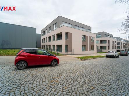 Pohled na bytový dům v ulici 5.května, Kolín | Prodej bytu, 3+kk, 78 m²