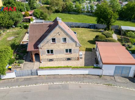 Pohled na dům a zahradu | Prodej - dům/vila, 139 m²